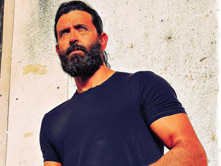 Hrithik crazy look for Vikram Vedha